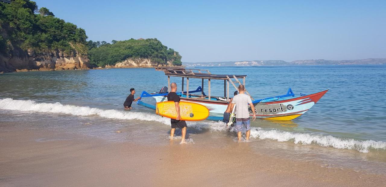 Ombak At , A Luxury Surf And Kite Destination, Close To Inside Hotel *